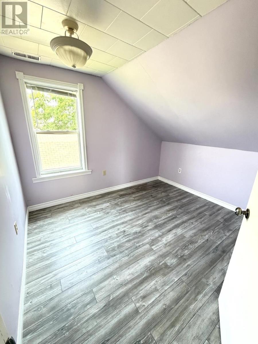 479 Sheen Street - 11