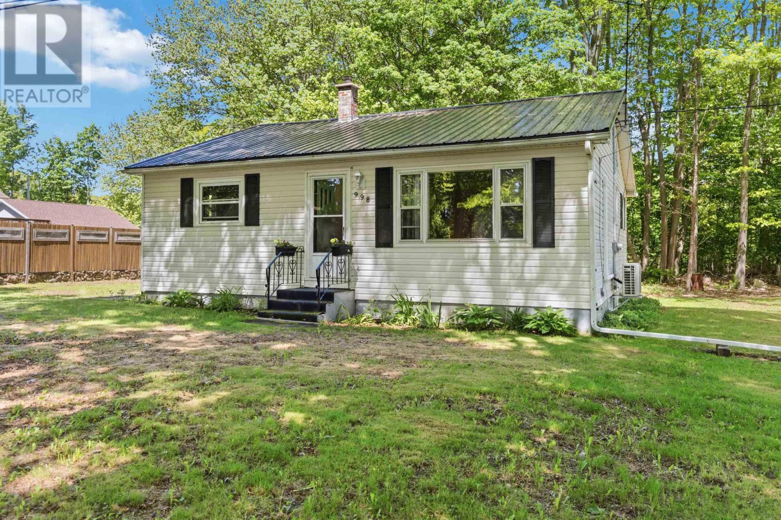 998 Maple Avenue - 3