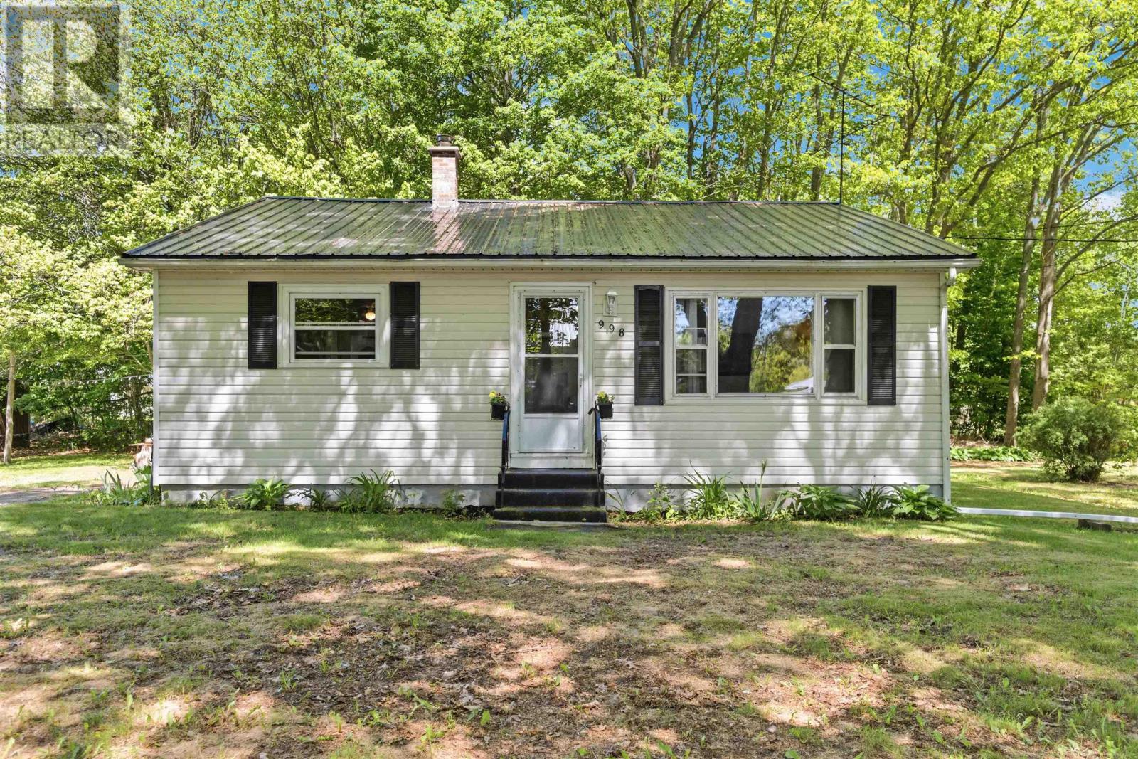 998 Maple Avenue - 2