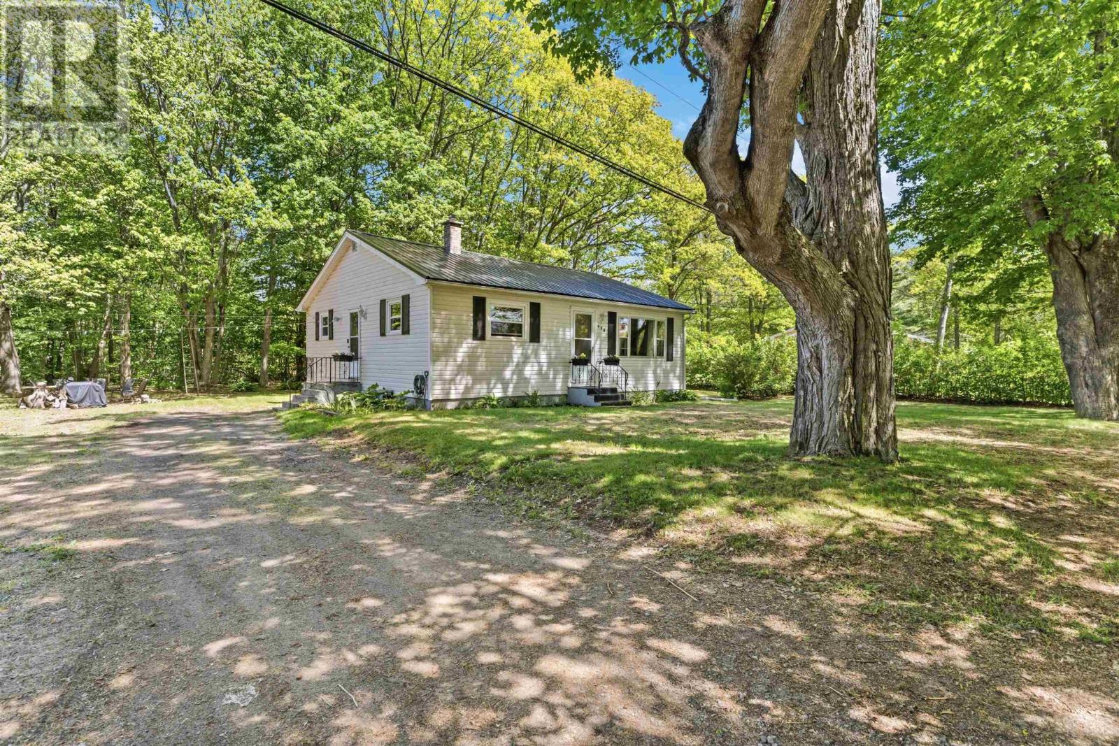 998 Maple Avenue - 4