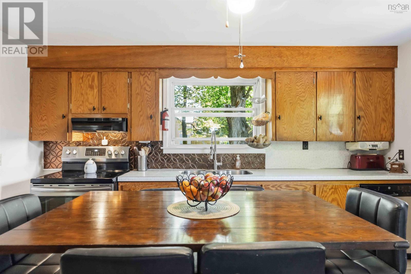 998 Maple Avenue - 8