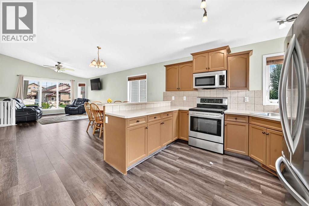 Open concept to the dining area and livingroom
