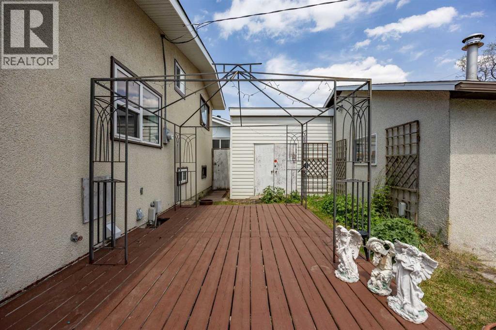 452 Manora Way NE - 39