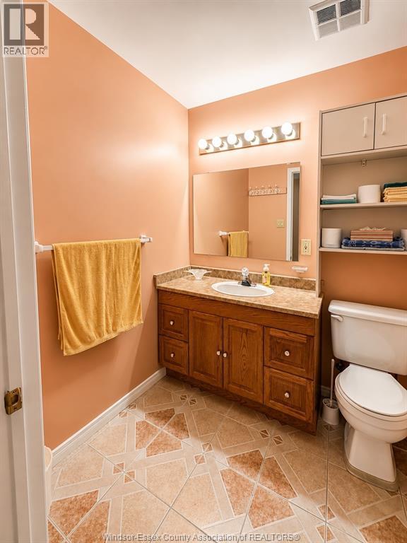 1637 ST. CLAIR AVENUE - 23