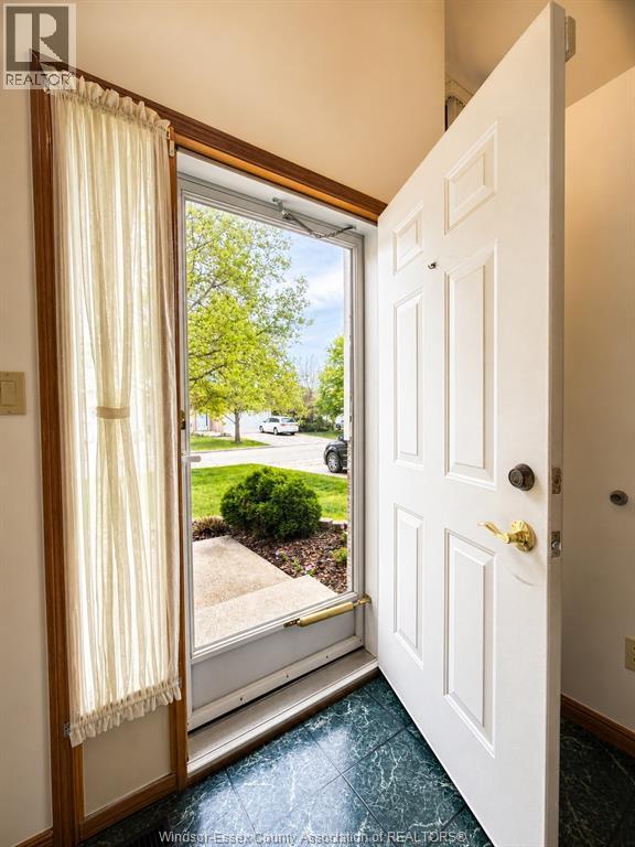 1637 ST. CLAIR AVENUE - 32