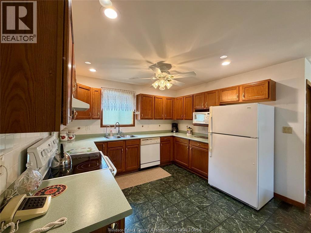 1637 ST. CLAIR AVENUE - 5