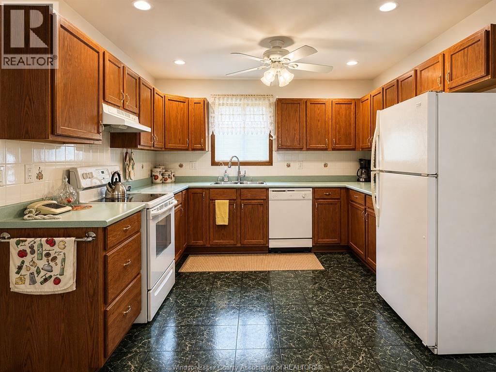 1637 ST. CLAIR AVENUE - 6