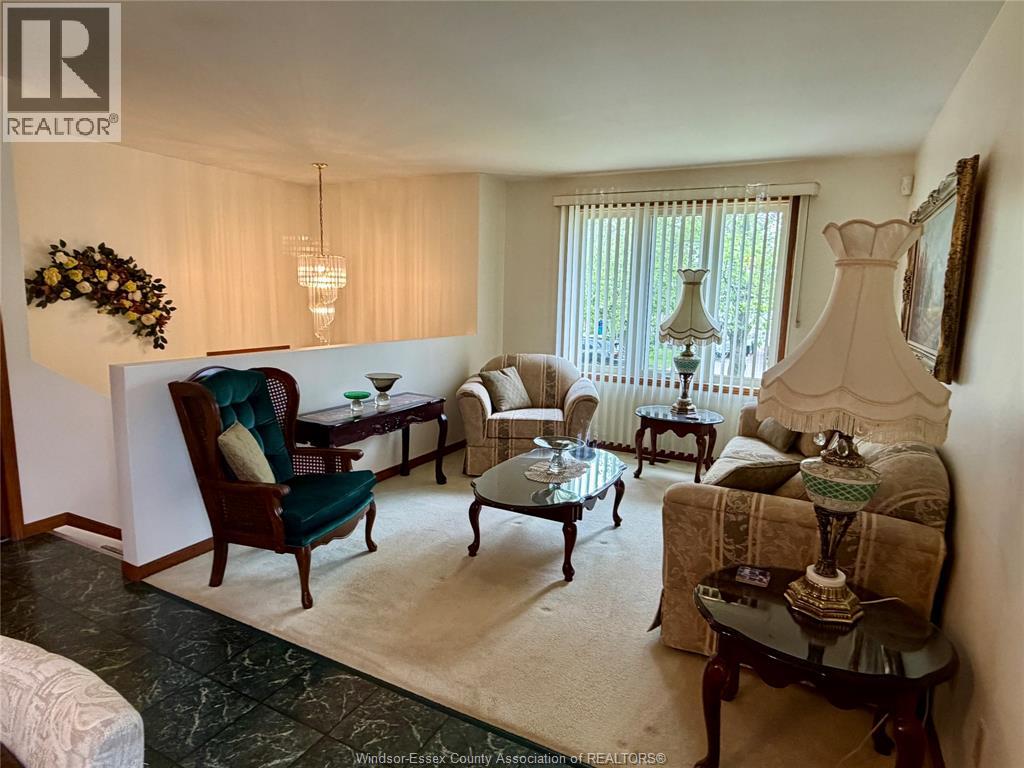 1637 ST. CLAIR AVENUE - 8