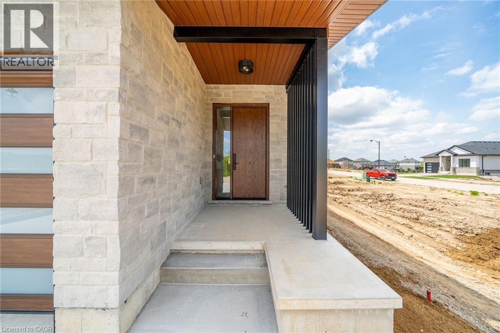 3-bedroom home for sale at 92 CRADDOCK Boulevard, Jarvis ON · photo 4 of 46