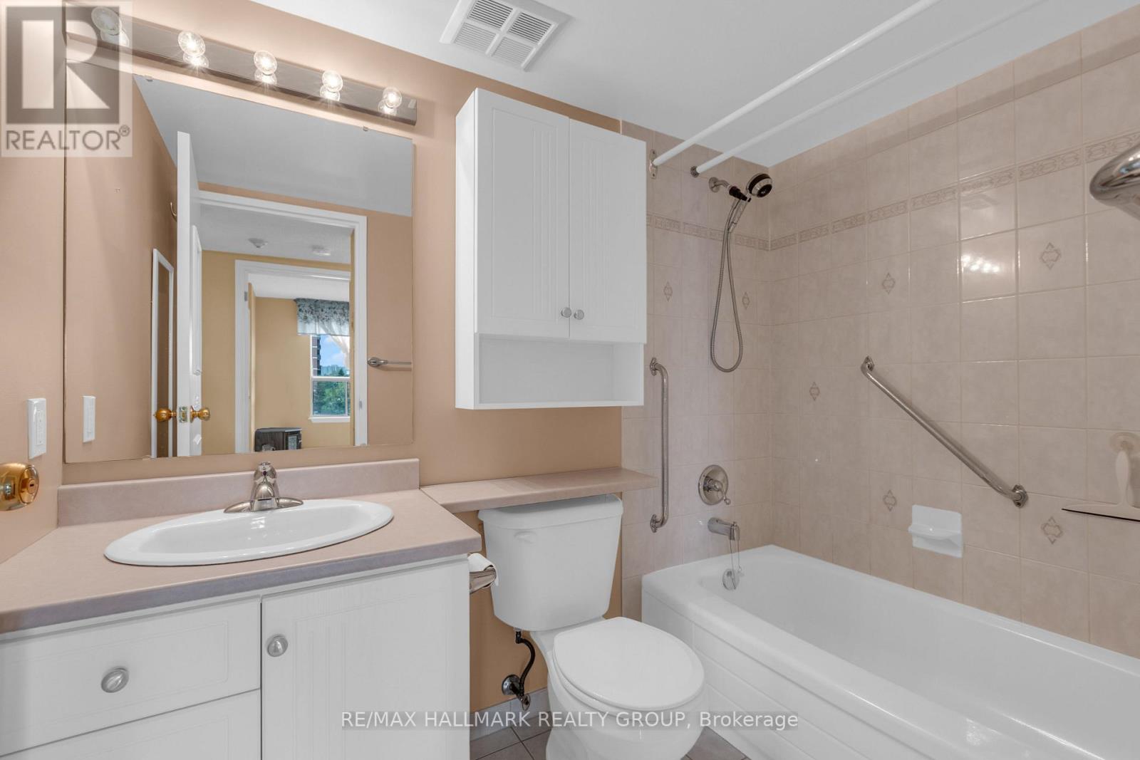 401 – 200 LAFONTAINE AVENUE E, Ottawa. Luxury613. By Peter Sagos - Image 15