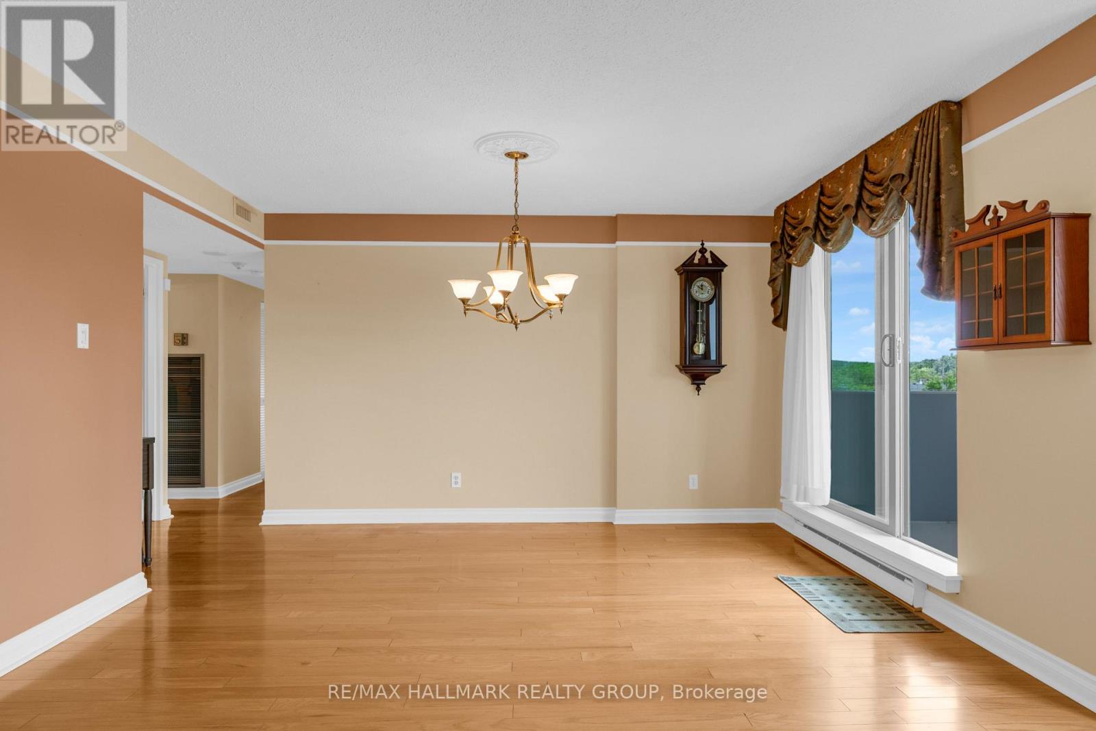 401 – 200 LAFONTAINE AVENUE E, Ottawa. Luxury613. By Peter Sagos - Image 7