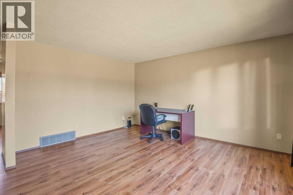4833 49 Street - 10