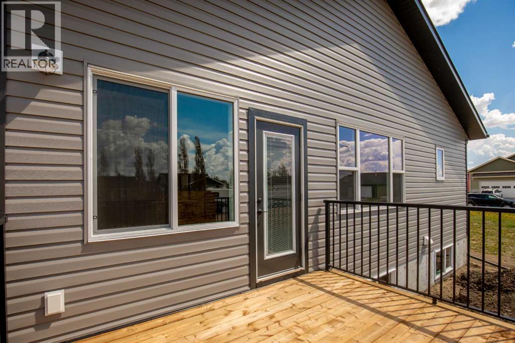 32 Sunrise Crescent N - 30