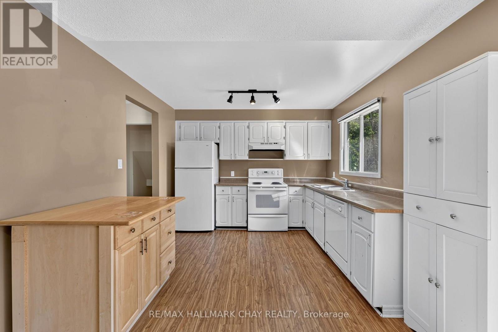 23 PINE PARK BOULEVARD - 6