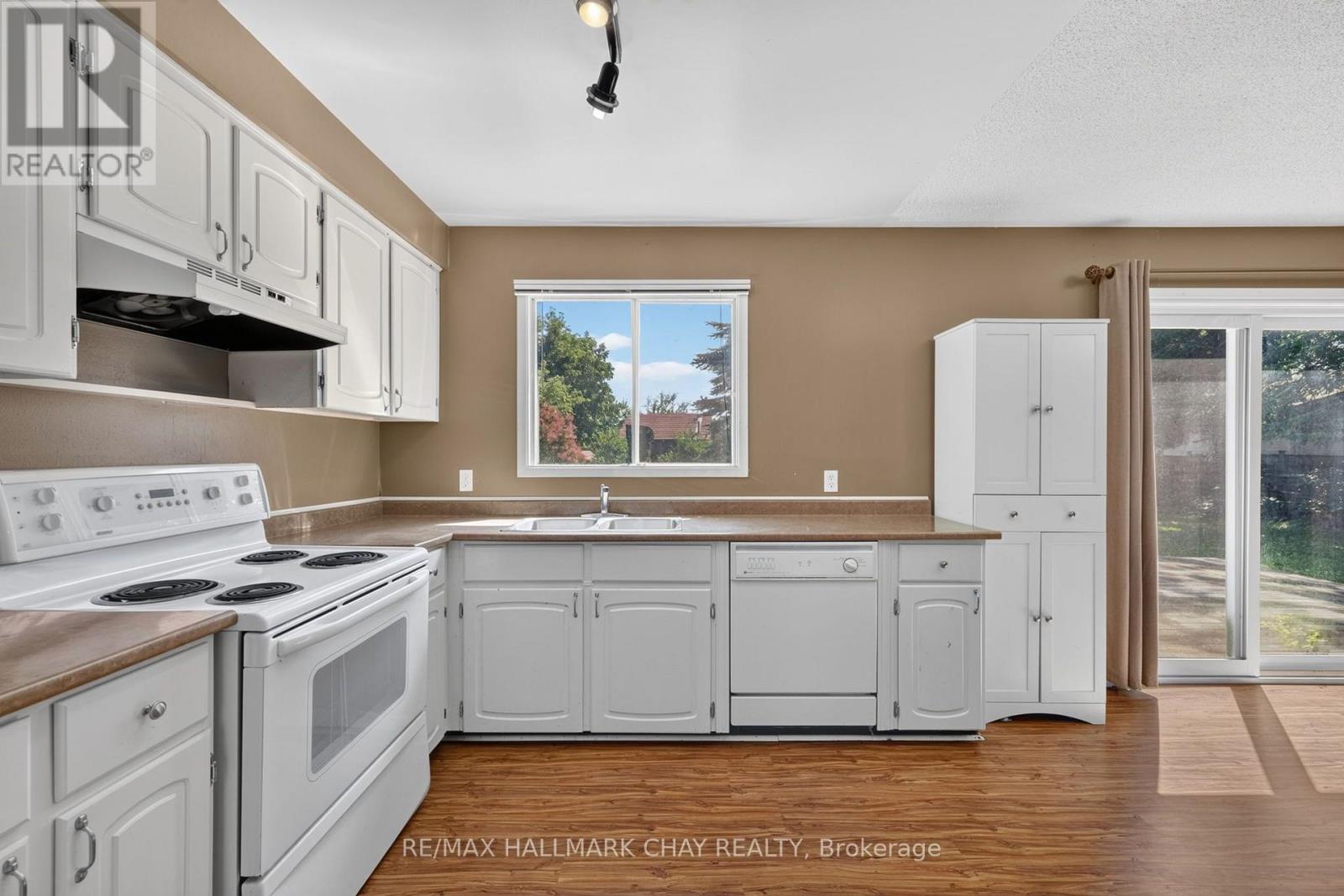 23 PINE PARK BOULEVARD - 8