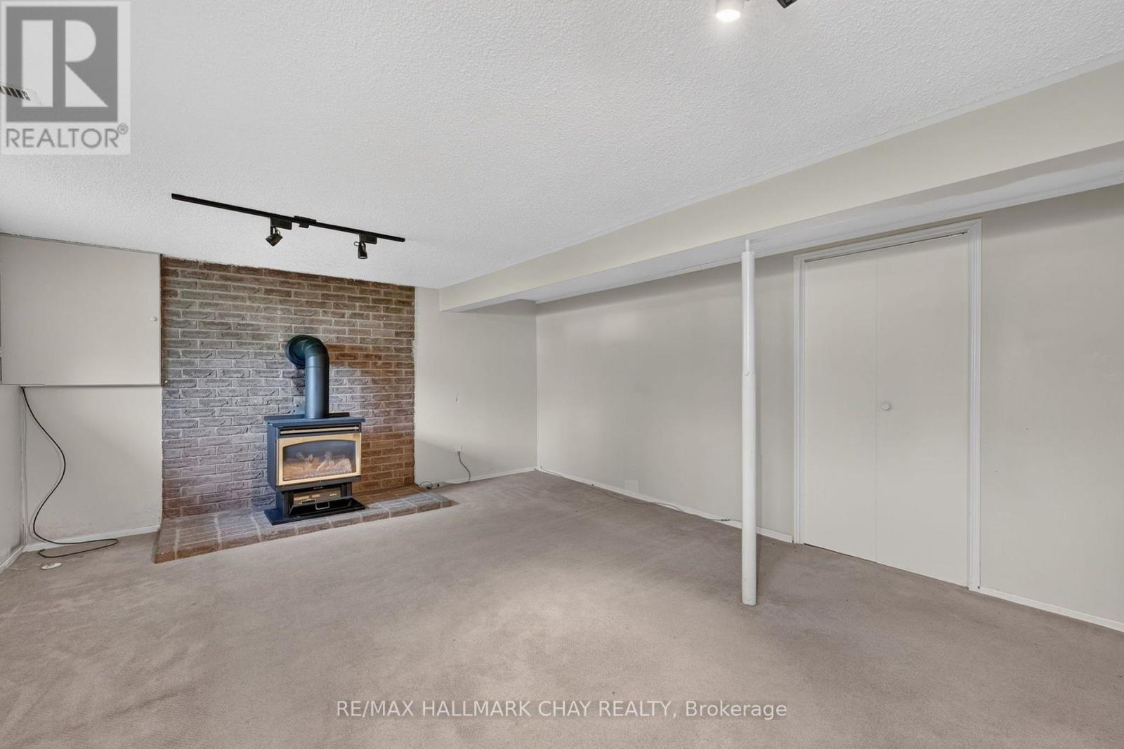 23 PINE PARK BOULEVARD - 21