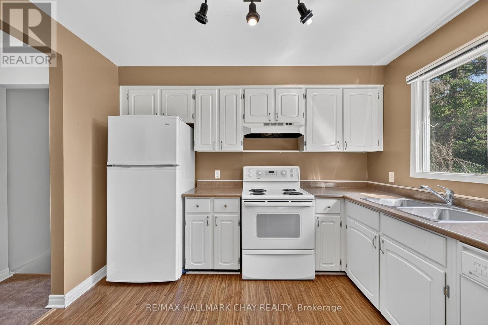 23 PINE PARK BOULEVARD - 9