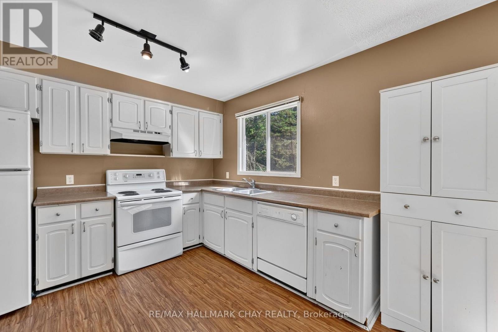 23 PINE PARK BOULEVARD - 7