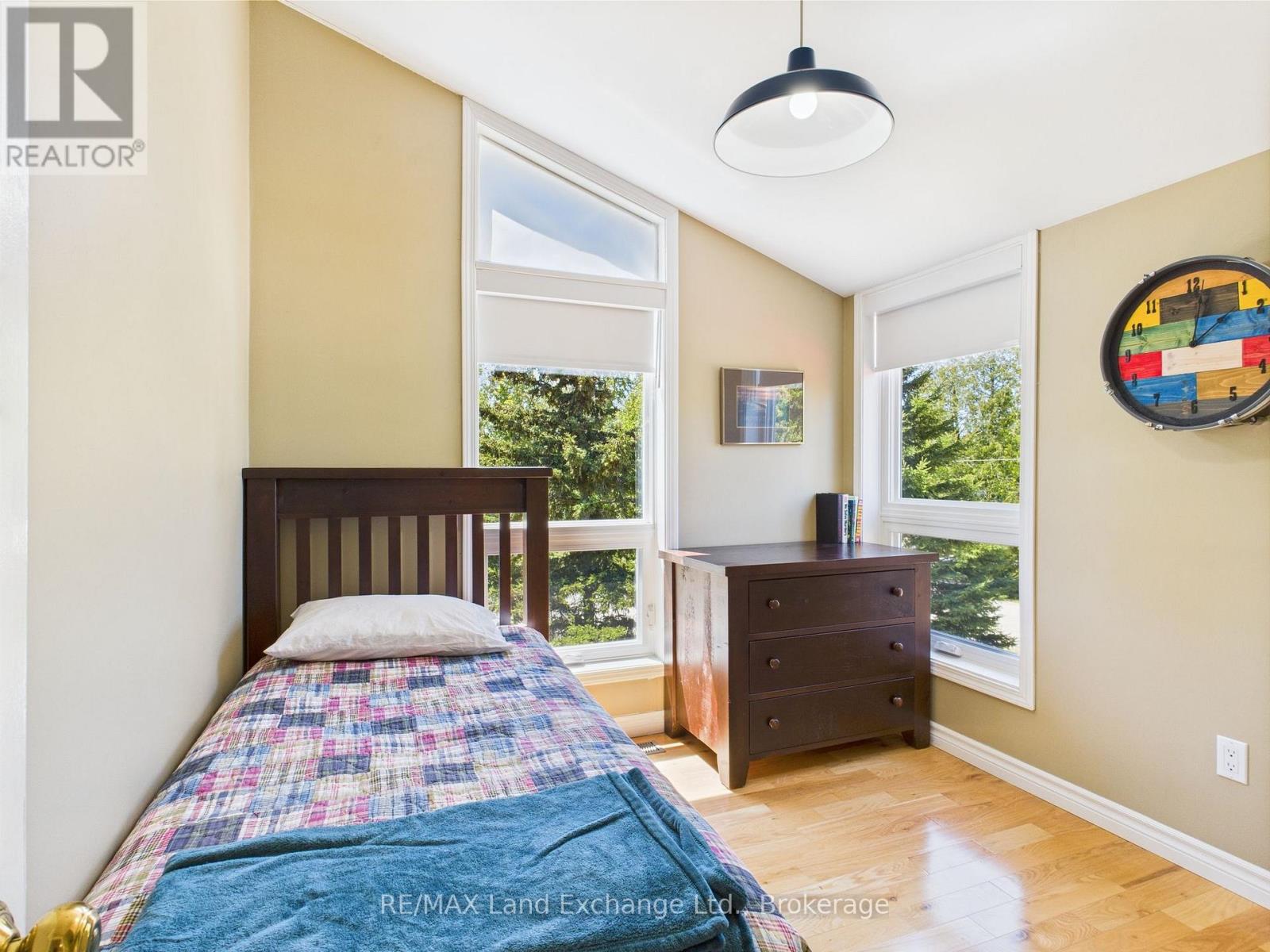 40 EASTWOOD CRESCENT - 16