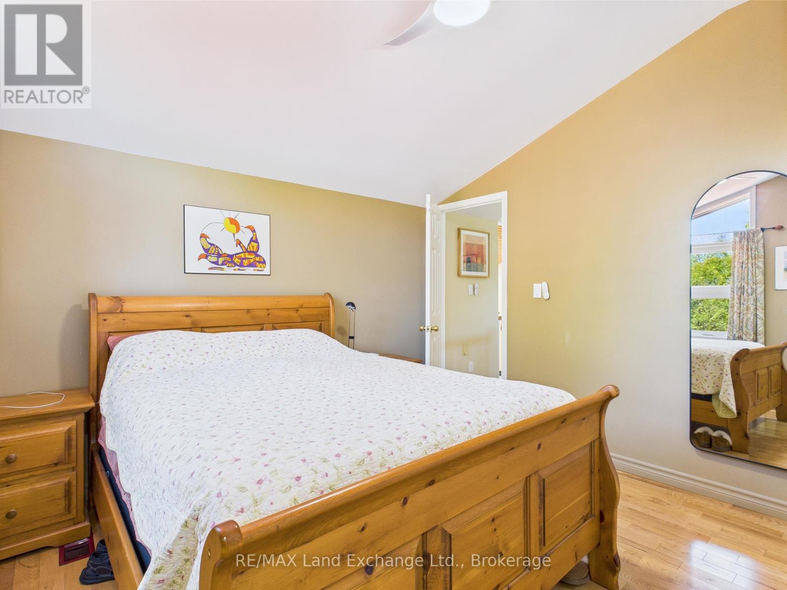 40 EASTWOOD CRESCENT - 18