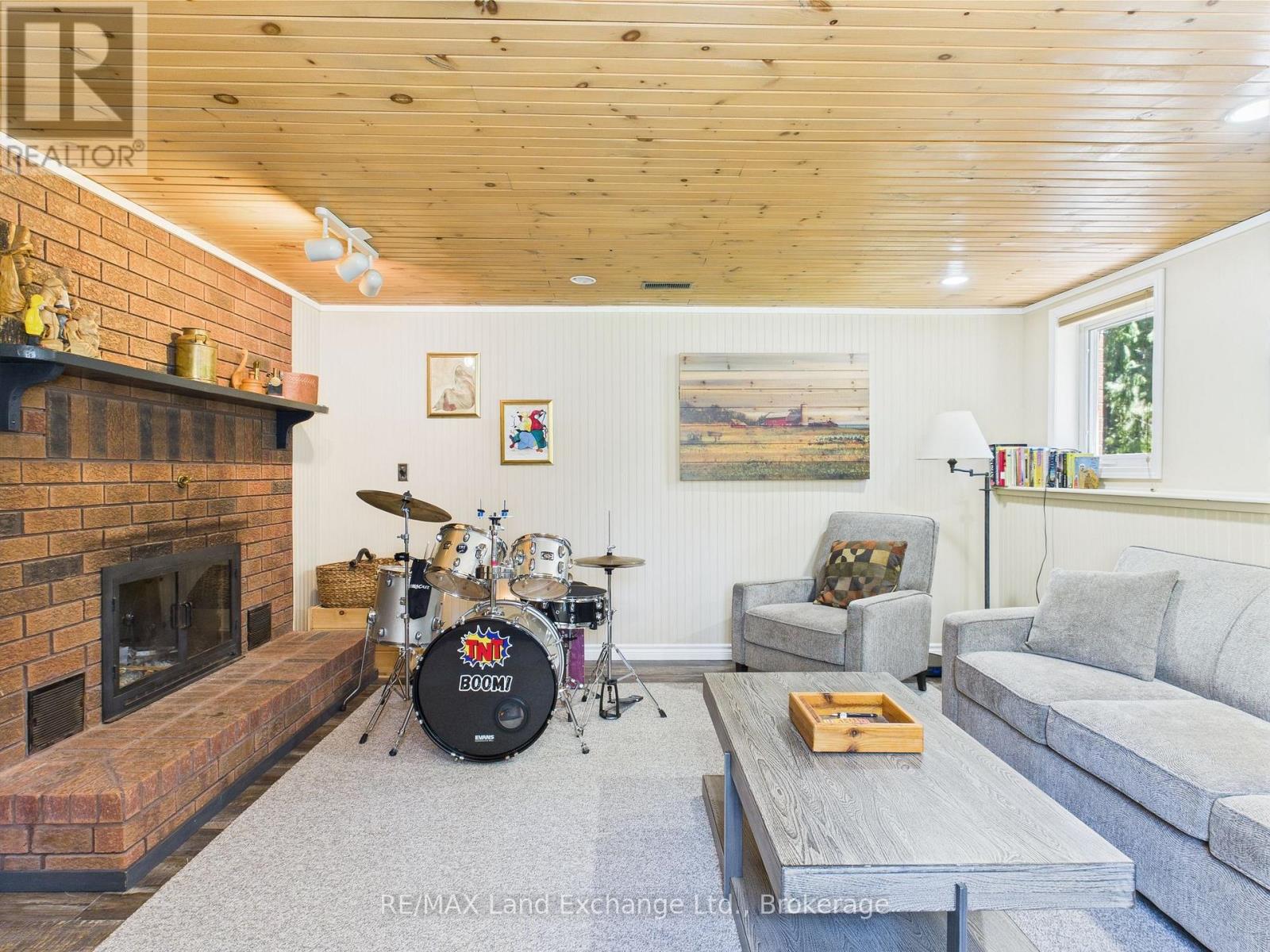 40 EASTWOOD CRESCENT - 21