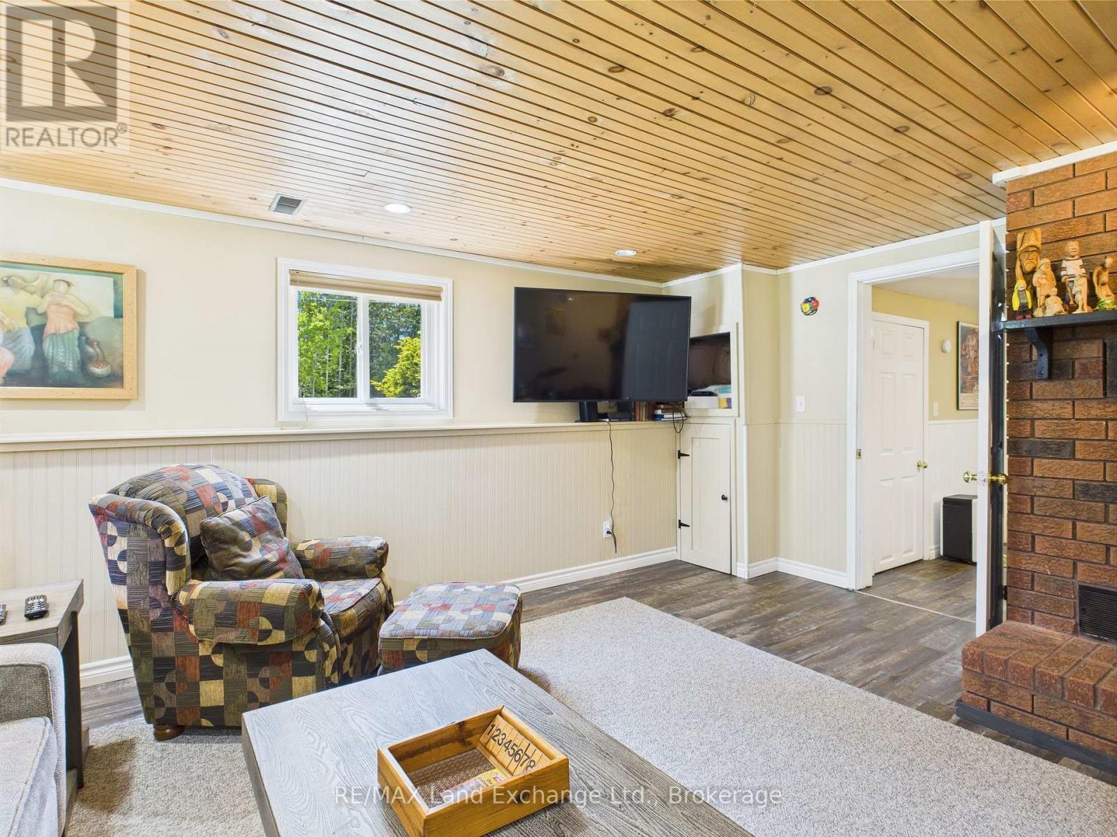 40 EASTWOOD CRESCENT - 22