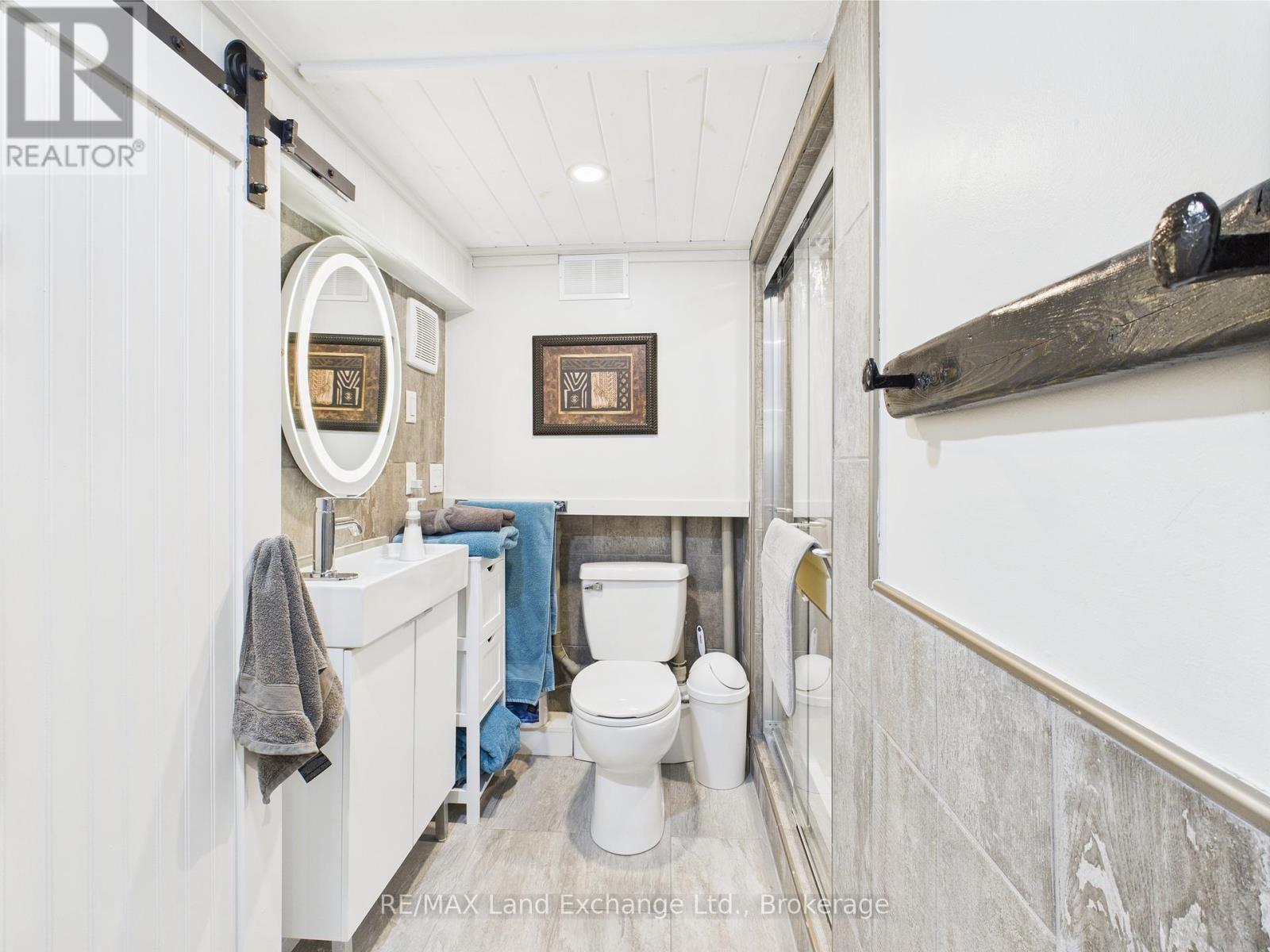 40 EASTWOOD CRESCENT - 23