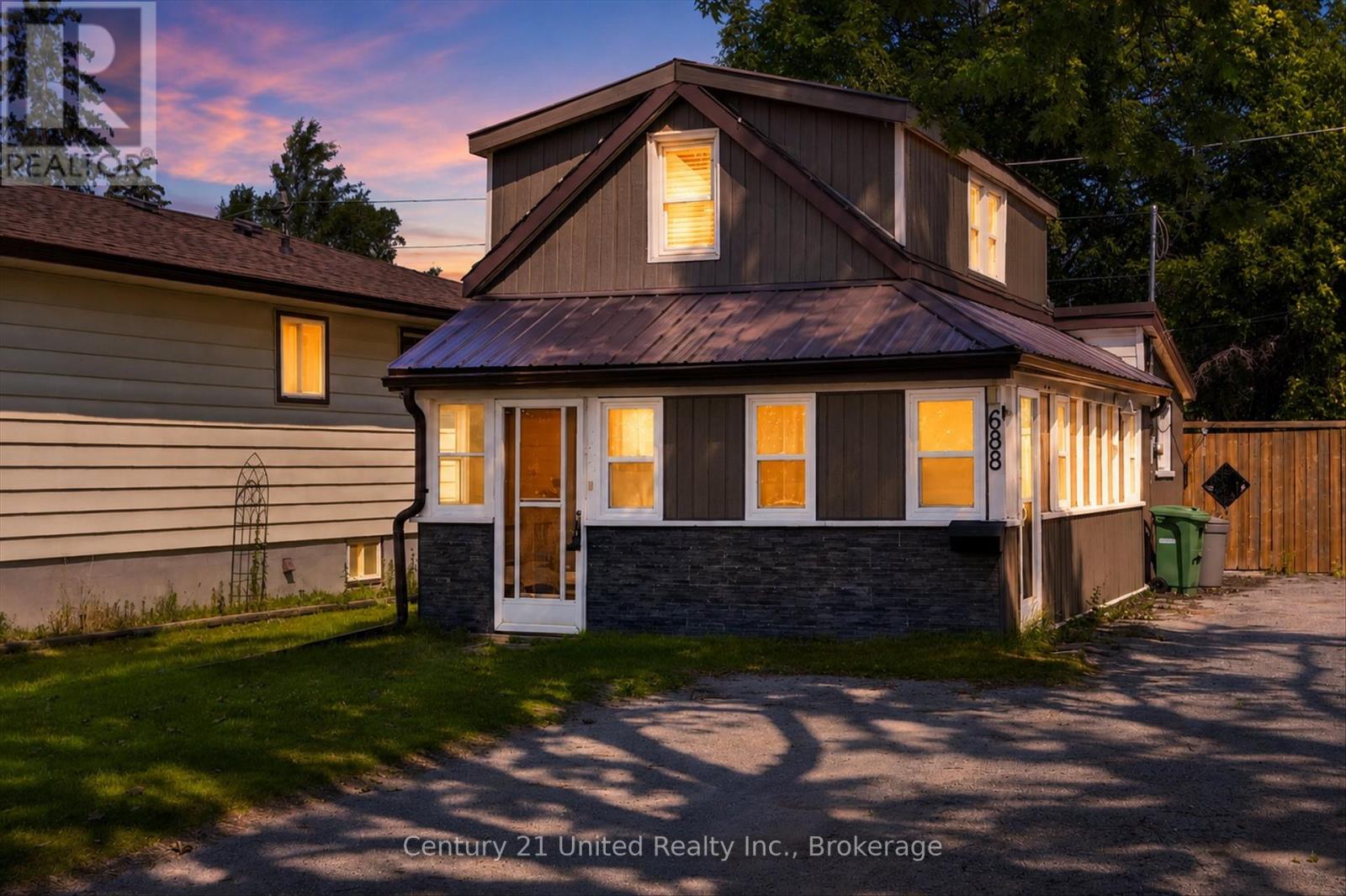 688 ST MARYS STREET - 1