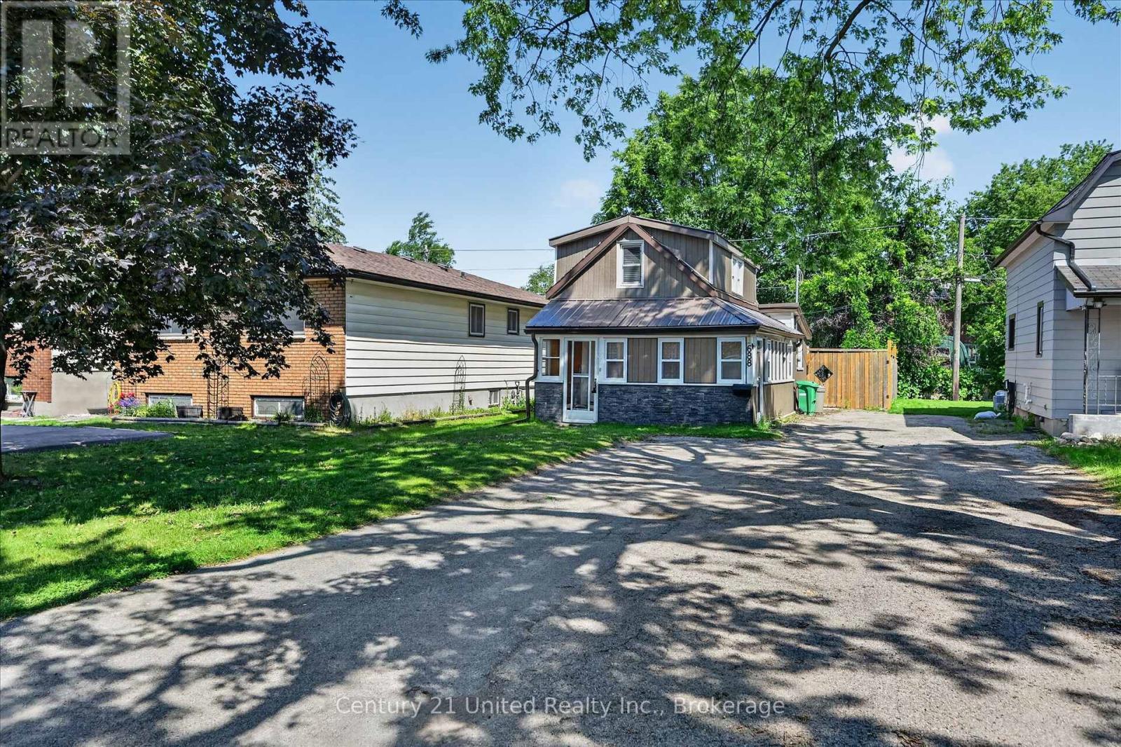 688 ST MARYS STREET - 3