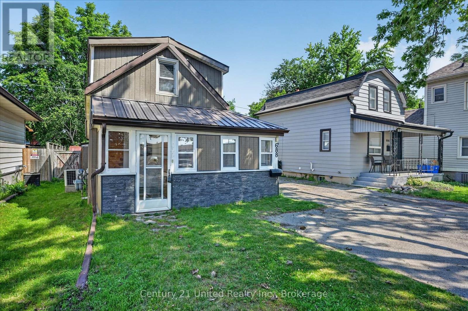 688 ST MARYS STREET - 5