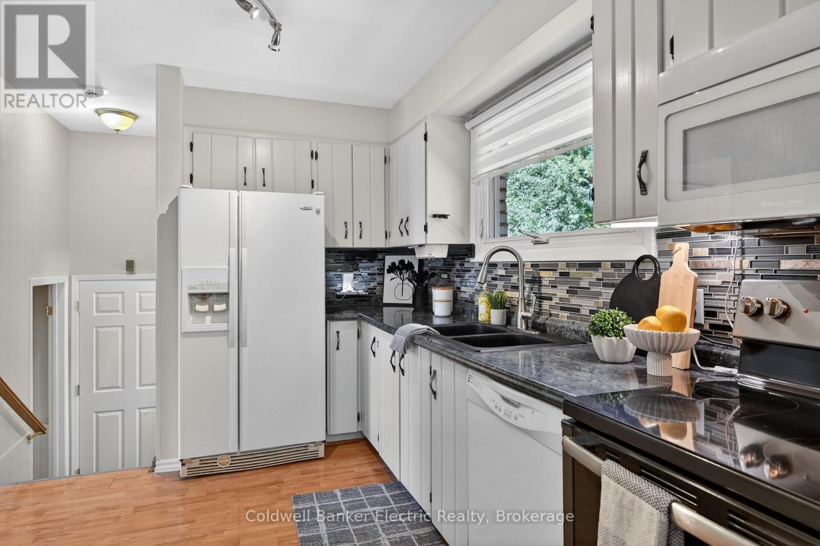 197 PATRICIA CRESCENT - 7