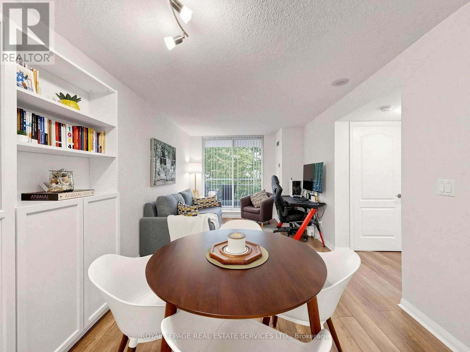 #203 398 EGLINTON AVENUE - 17