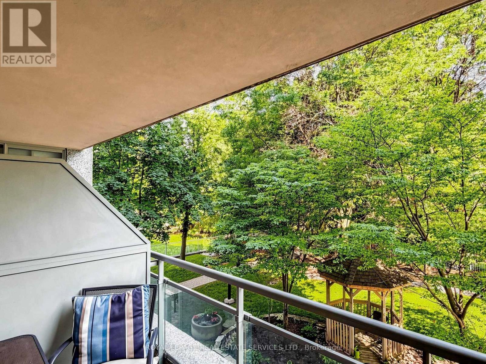 #203 398 EGLINTON AVENUE - 29