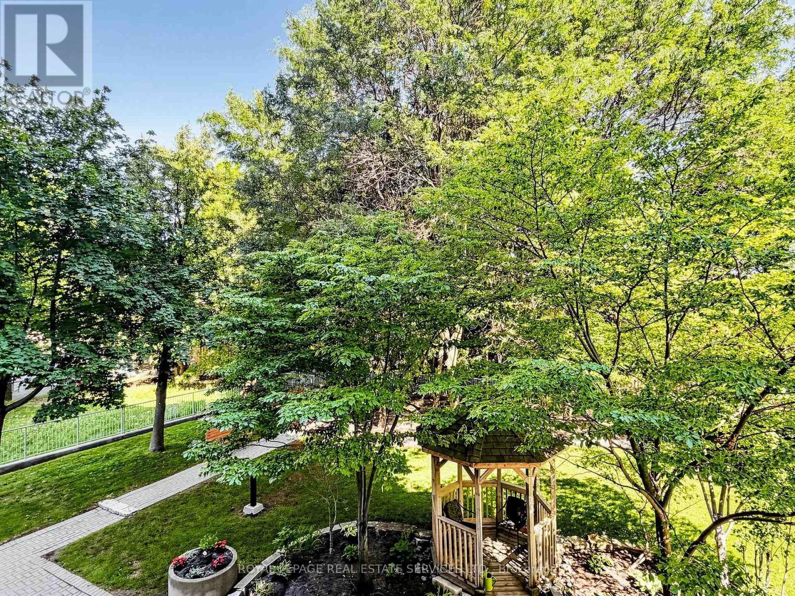 #203 398 EGLINTON AVENUE - 32