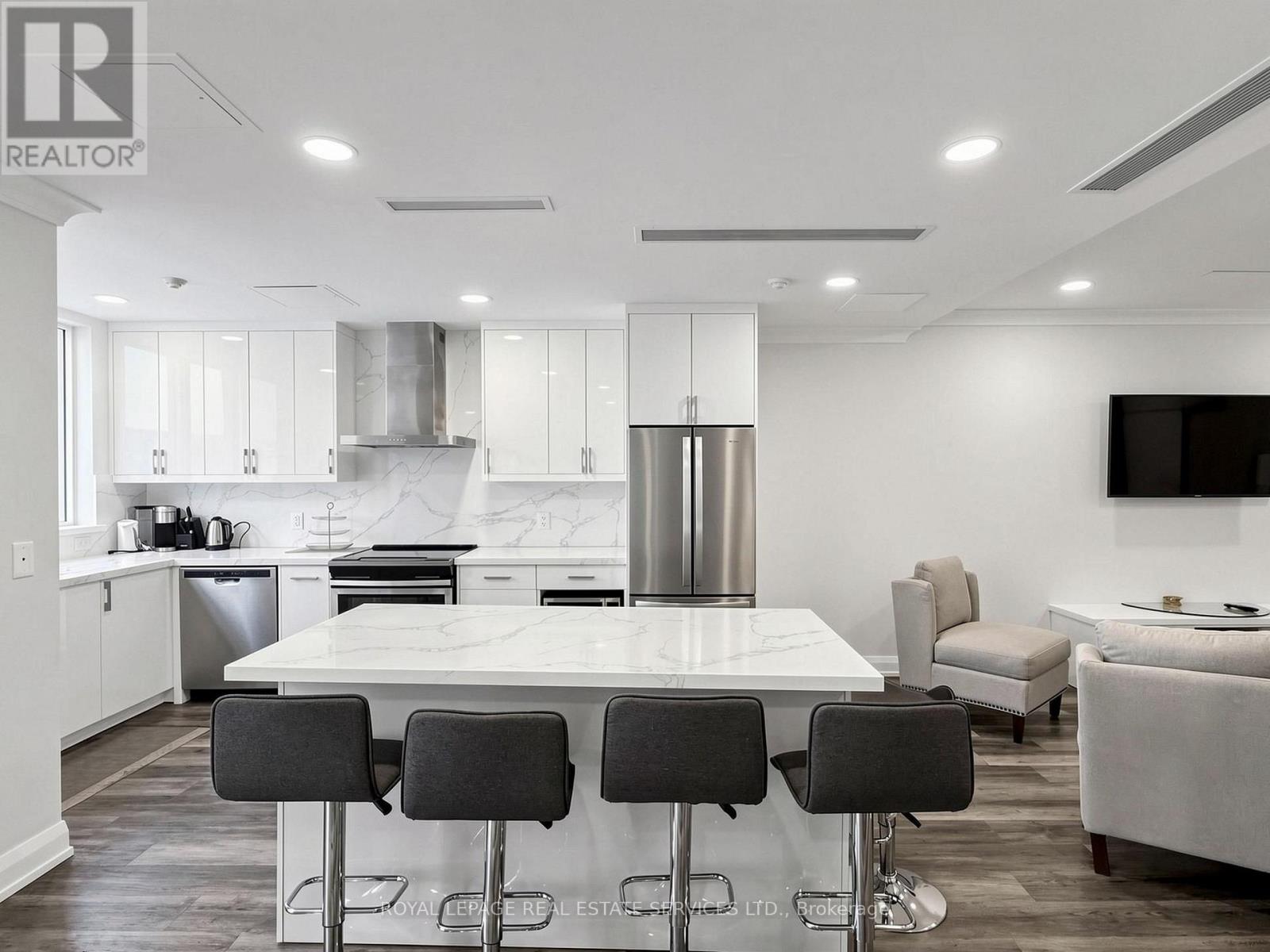 #203 398 EGLINTON AVENUE - 34