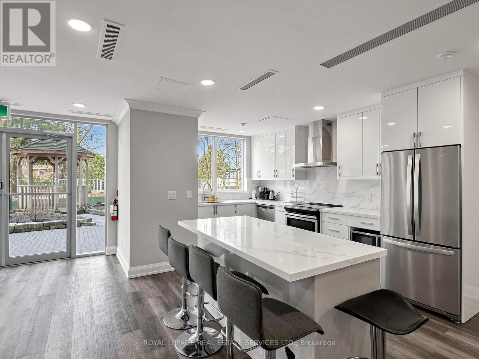 #203 398 EGLINTON AVENUE - 35