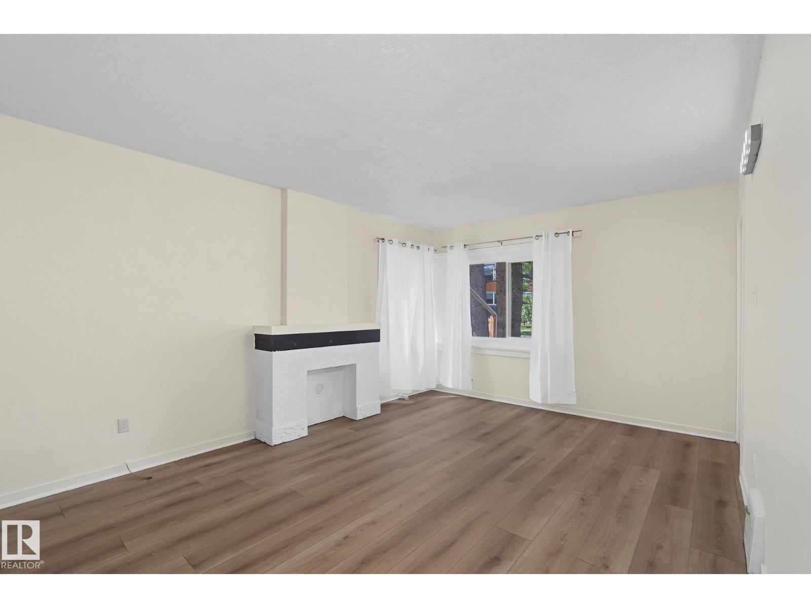 11147 78 AV NW - 1