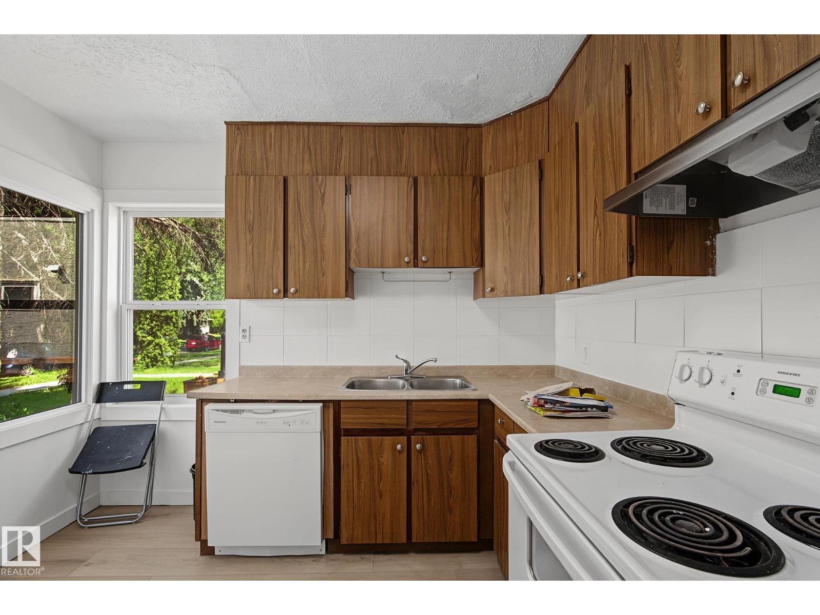 11147 78 Avenue NW - Photo 11