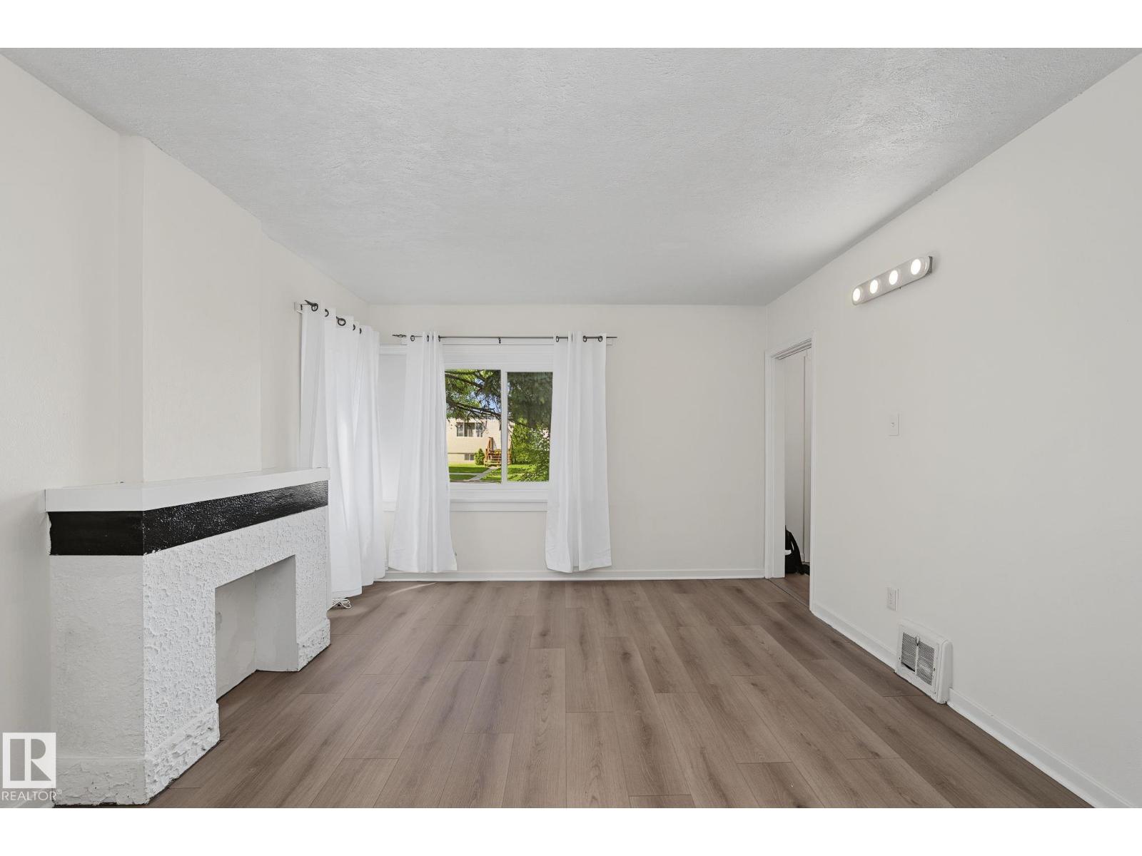 11147 78 AV NW - 2
