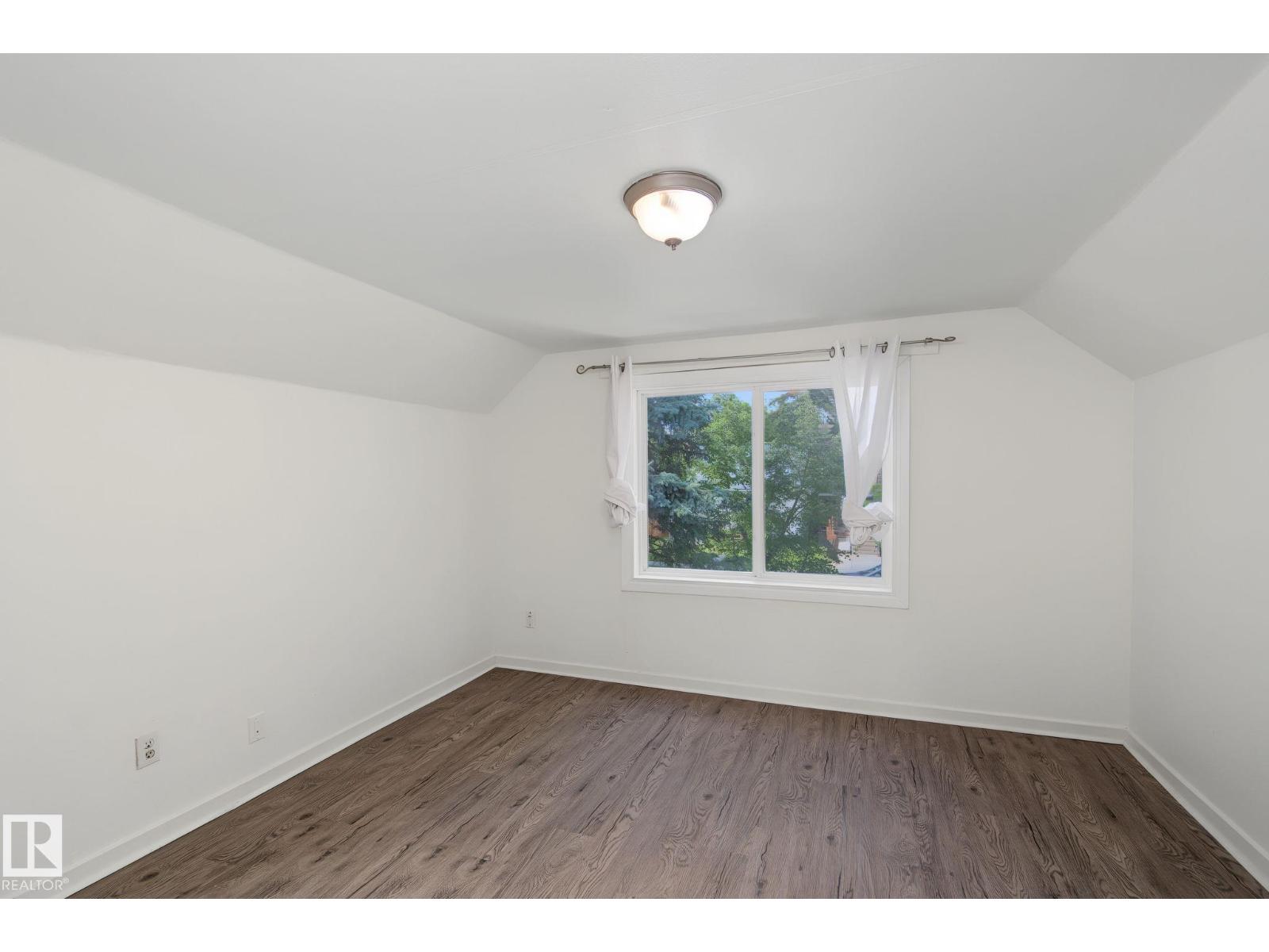 11147 78 AV NW - 21