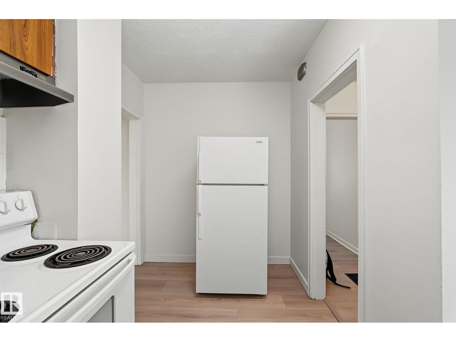 11147 78 AV NW - 40