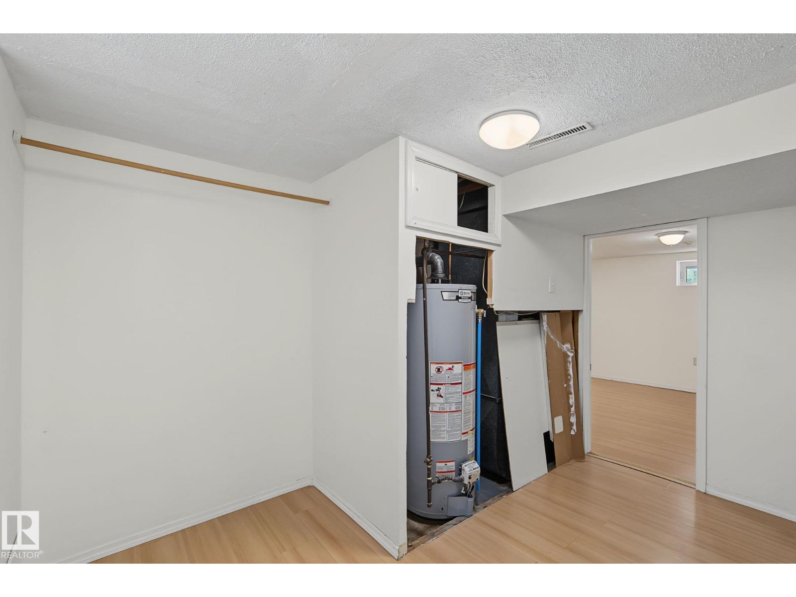 11147 78 AV NW - 6