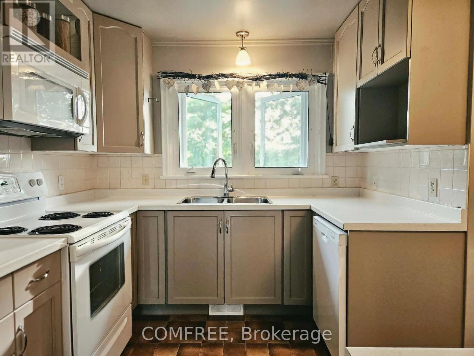 470 FRASER STREET, Ottawa. Luxury613. By Peter Sagos - Image 9