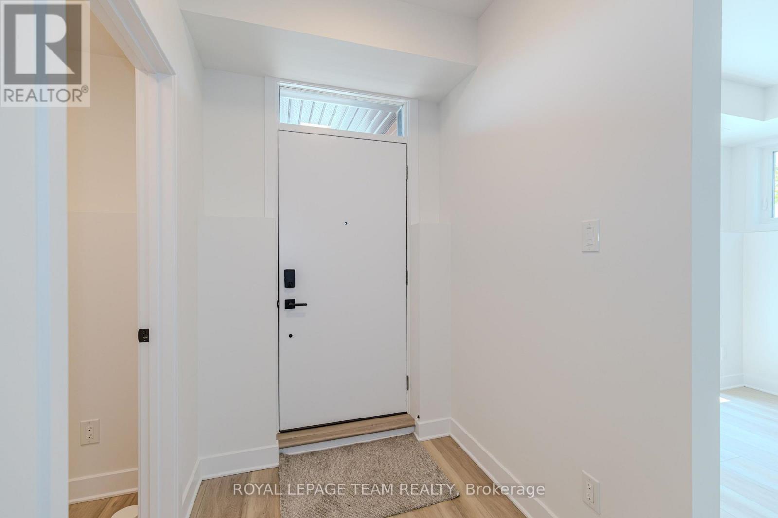 4787A BANK STREET, Ottawa. Luxury613. By Peter Sagos - Image 10