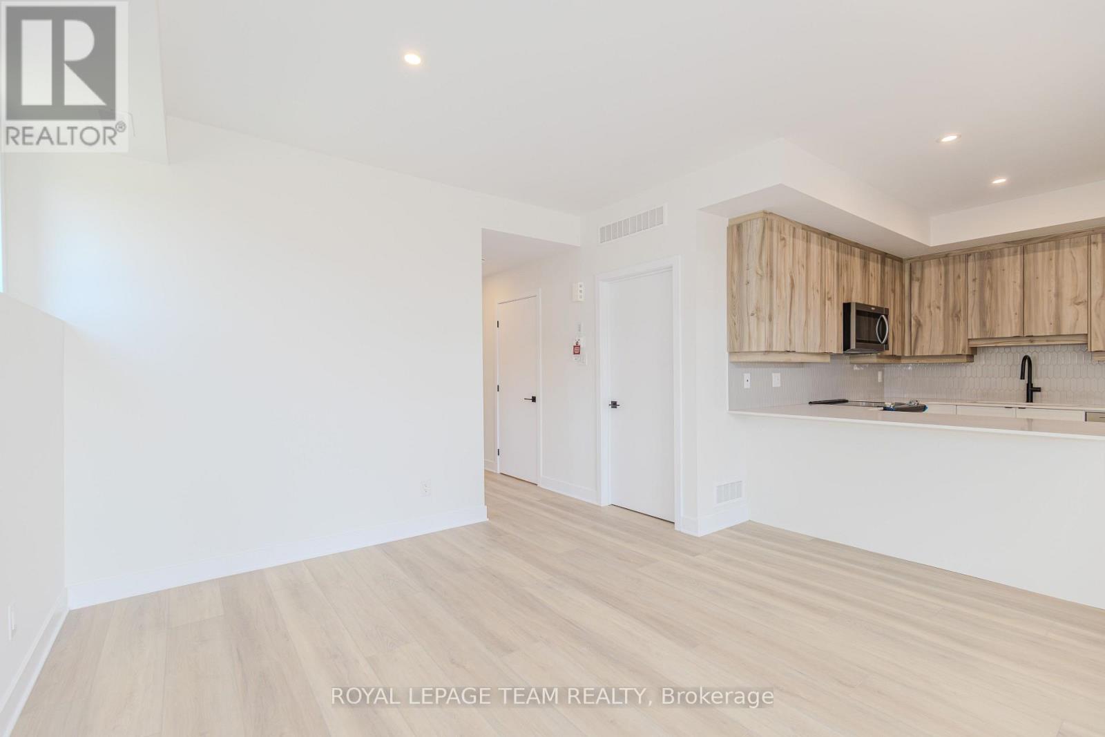 4787A BANK STREET, Ottawa. Luxury613. By Peter Sagos - Image 15