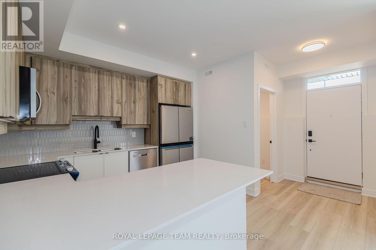 4787A BANK STREET, Ottawa. Luxury613. By Peter Sagos - Image 6