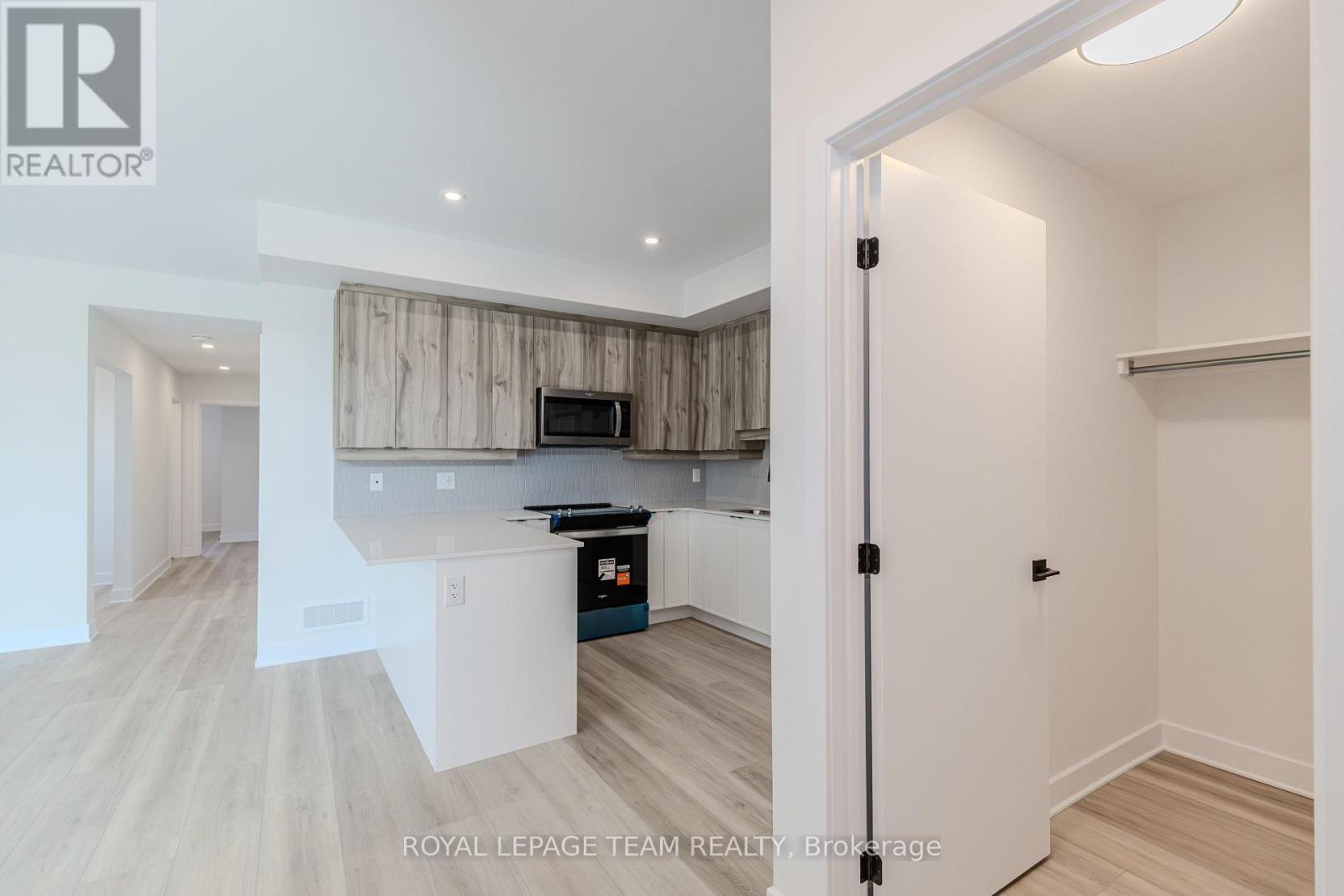 4787A BANK STREET, Ottawa. Luxury613. By Peter Sagos - Image 8