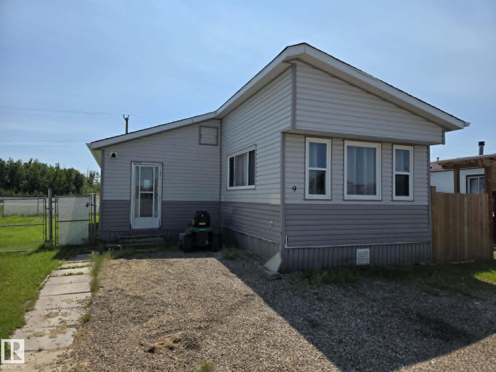 #9 5220 44 AV - 1