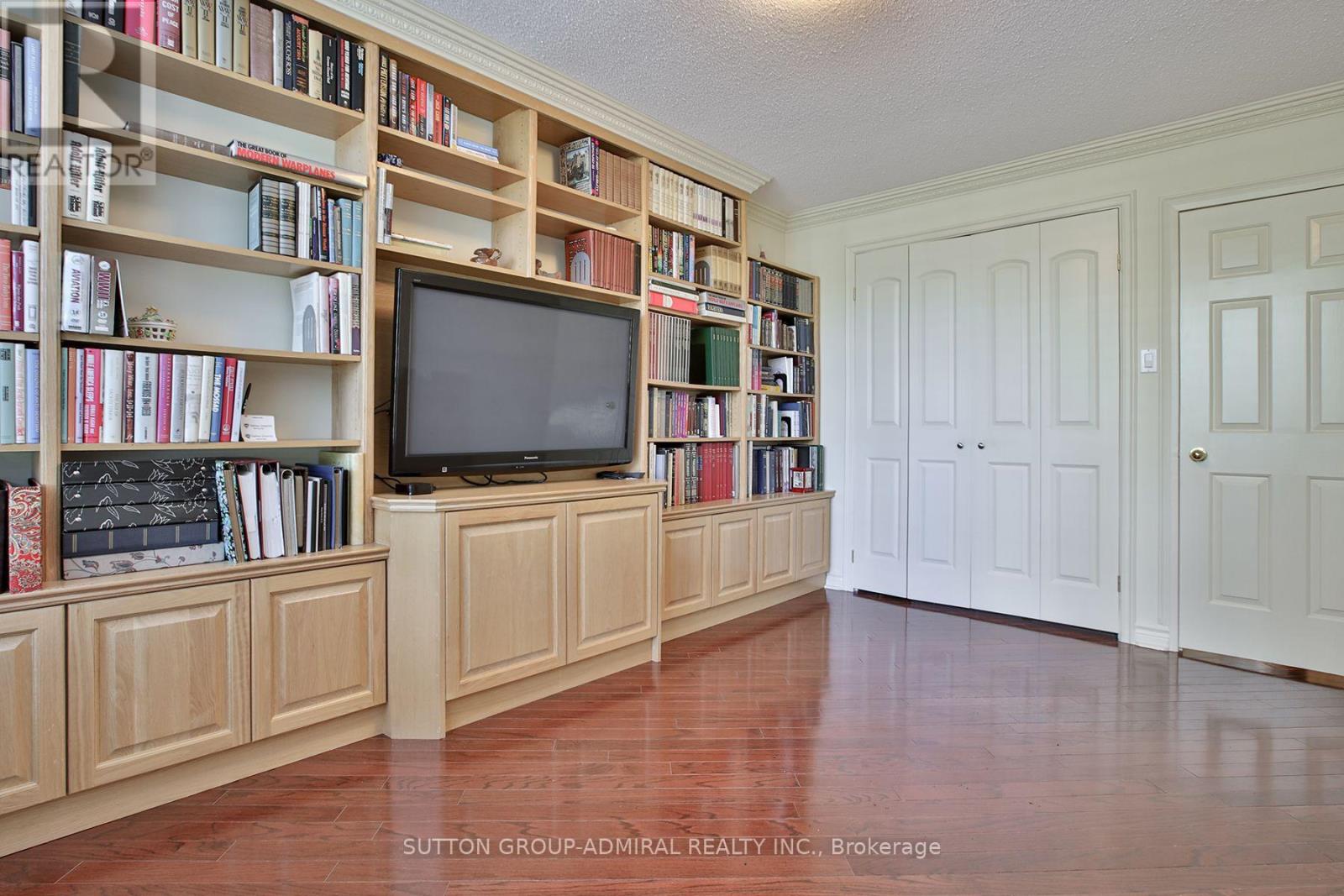 #106 333 CLARK AVENUE W - 21
