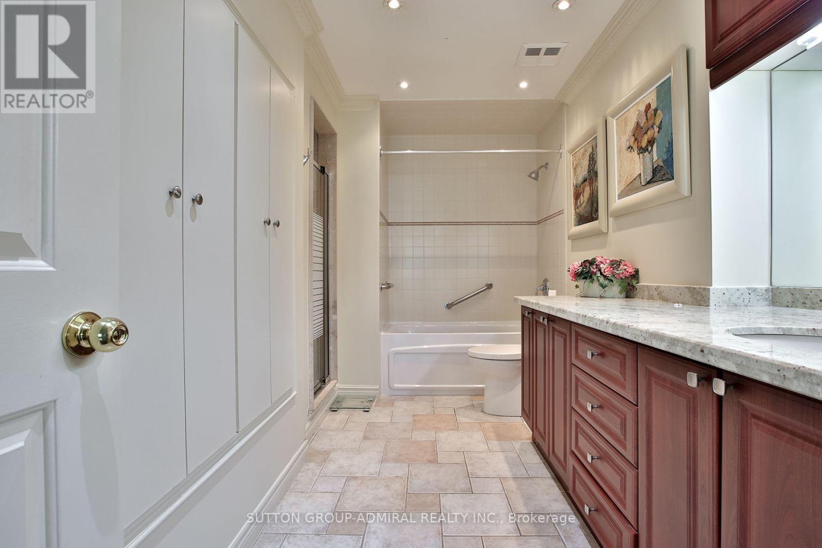 #106 333 CLARK AVENUE W - 26